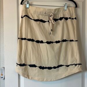 EUC Rachael Zoe cream and black skirt size medium